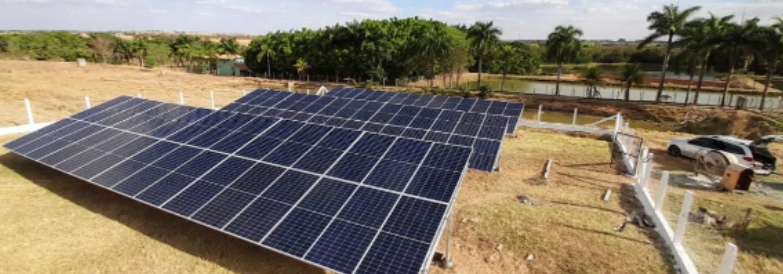 Placas solares de residência rural instaladas pela Yellot