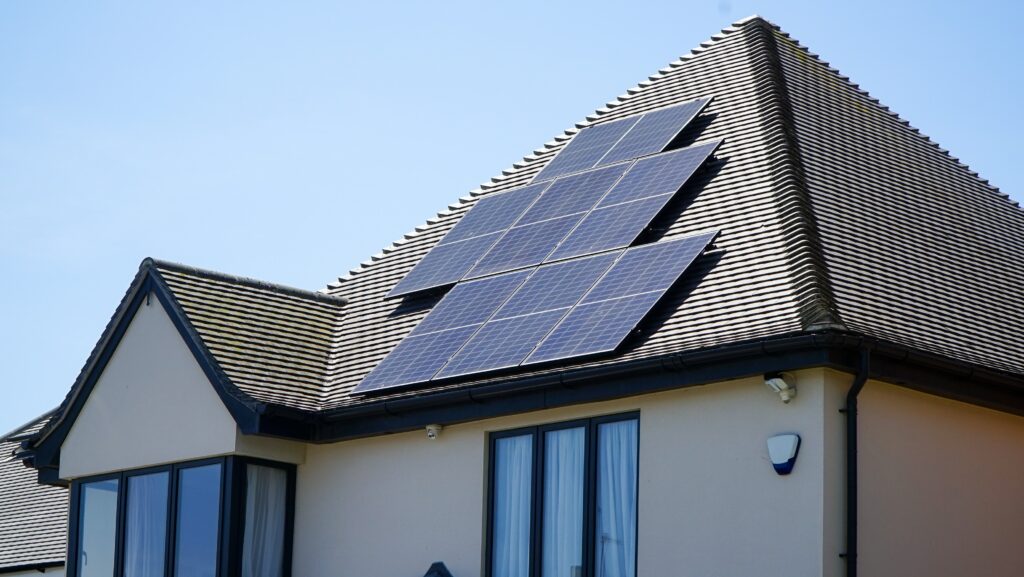 energia solar residencial instalada no telhado