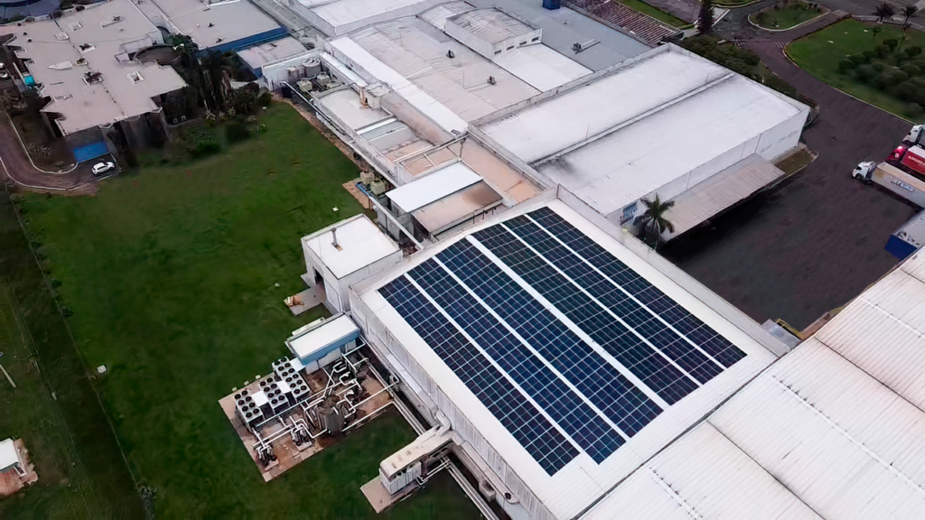 usina solar fotovoltaica com grid zero instalada no telhado do laboratório Teuto