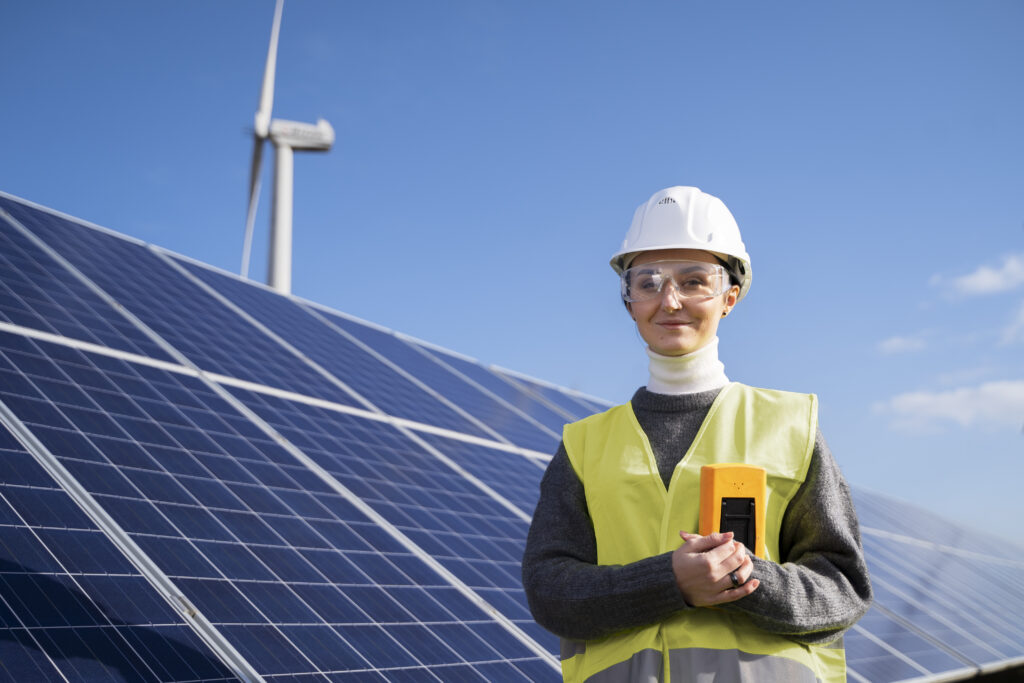 Mulher engenheira eletricista representando o Mercado Livre de Energia 